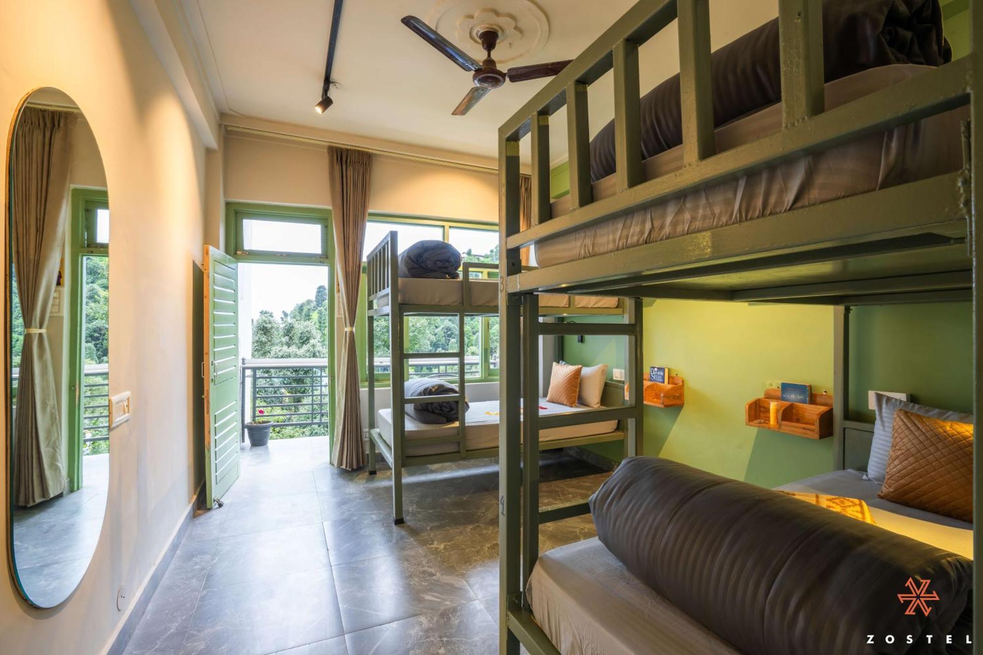 Hostel Zostel Dharamkot McLeod Ganj Exteriér fotografie