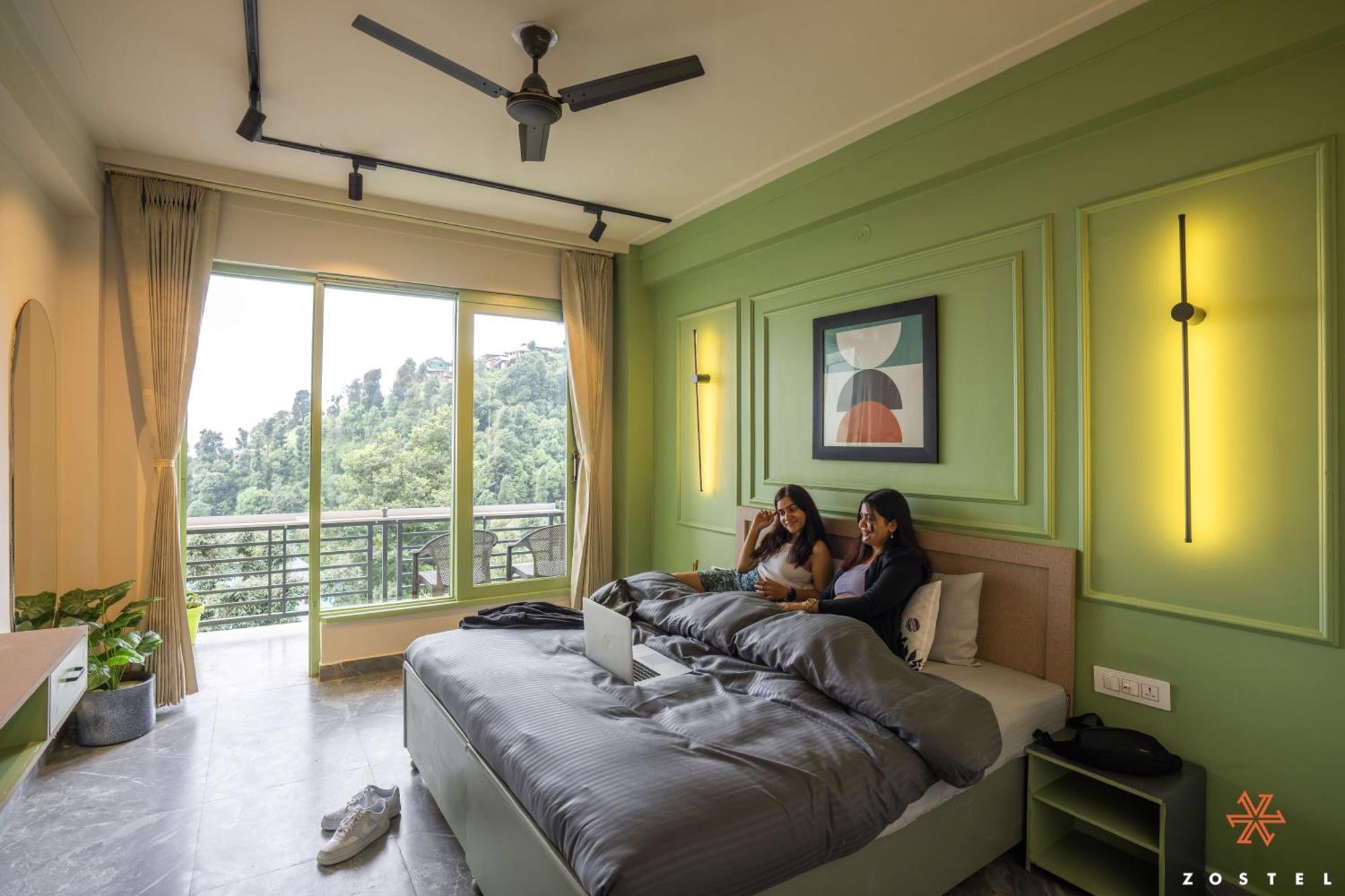 Hostel Zostel Dharamkot McLeod Ganj Exteriér fotografie