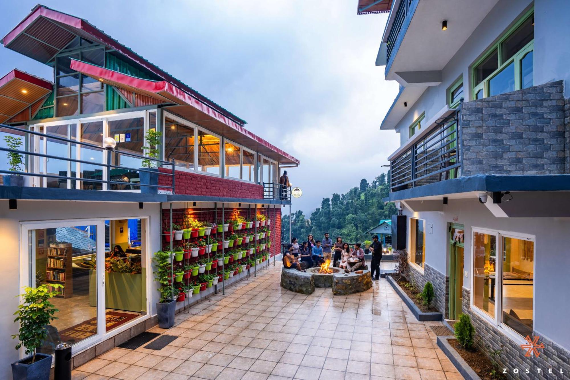 Hostel Zostel Dharamkot McLeod Ganj Exteriér fotografie